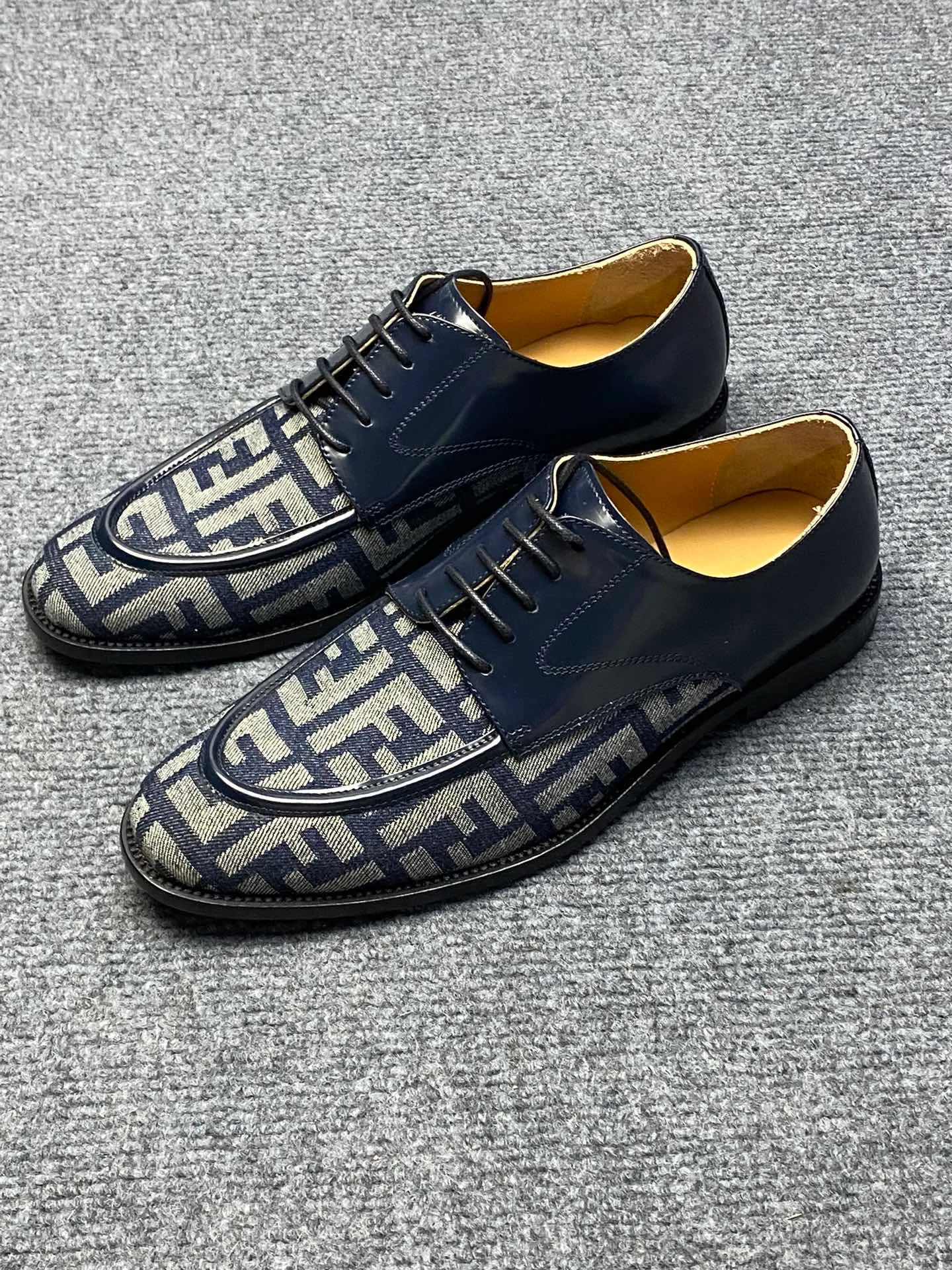 Factory price 960FENDI Fendi men's breathable and comfortable leather shoes. Original development. The leather outsole is made of leather. Counters copy one to one. Imported counter cowhide. Imported water dyes cattle. 38 to 44. (45.46. can be ordered. 47.